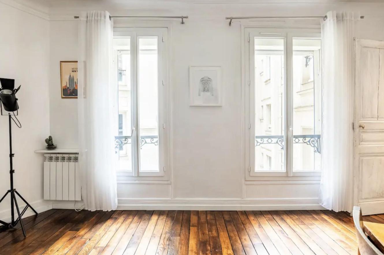 Spacious Bright In Montmartre * Parijs