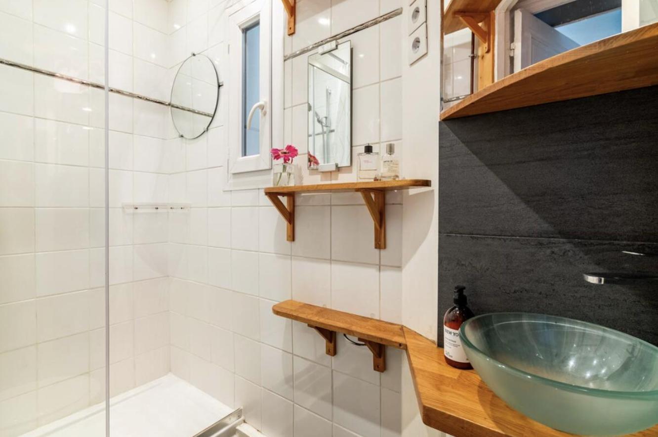 Appartement Spacious Bright In Montmartre Parijs